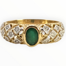 Load image into Gallery viewer, 0627: Vintage 18ct Gold Emerald &amp; 18 Natural Sparkling Diamonds Ring
