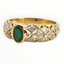 Load image into Gallery viewer, 0627: Vintage 18ct Gold Emerald &amp; 18 Natural Sparkling Diamonds Ring
