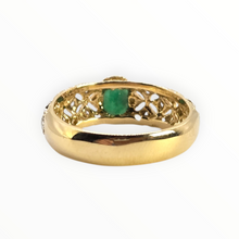 Load image into Gallery viewer, 0627: Vintage 18ct Gold Emerald &amp; 18 Natural Sparkling Diamonds Ring
