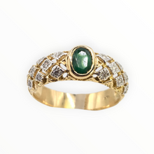 Load image into Gallery viewer, 0627: Vintage 18ct Gold Emerald &amp; 18 Natural Sparkling Diamonds Ring
