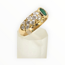 Load image into Gallery viewer, 0627: Vintage 18ct Gold Emerald &amp; 18 Natural Sparkling Diamonds Ring
