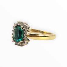 Load image into Gallery viewer, 0629: Vintage 18ct Gold Emerald 18 Natural Sparkling Diamonds Art Deco Style Ring
