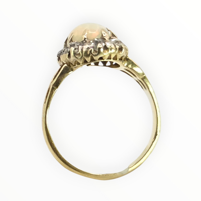 2777: 18ct Gold White Opal Diamonds Flower Head Ring