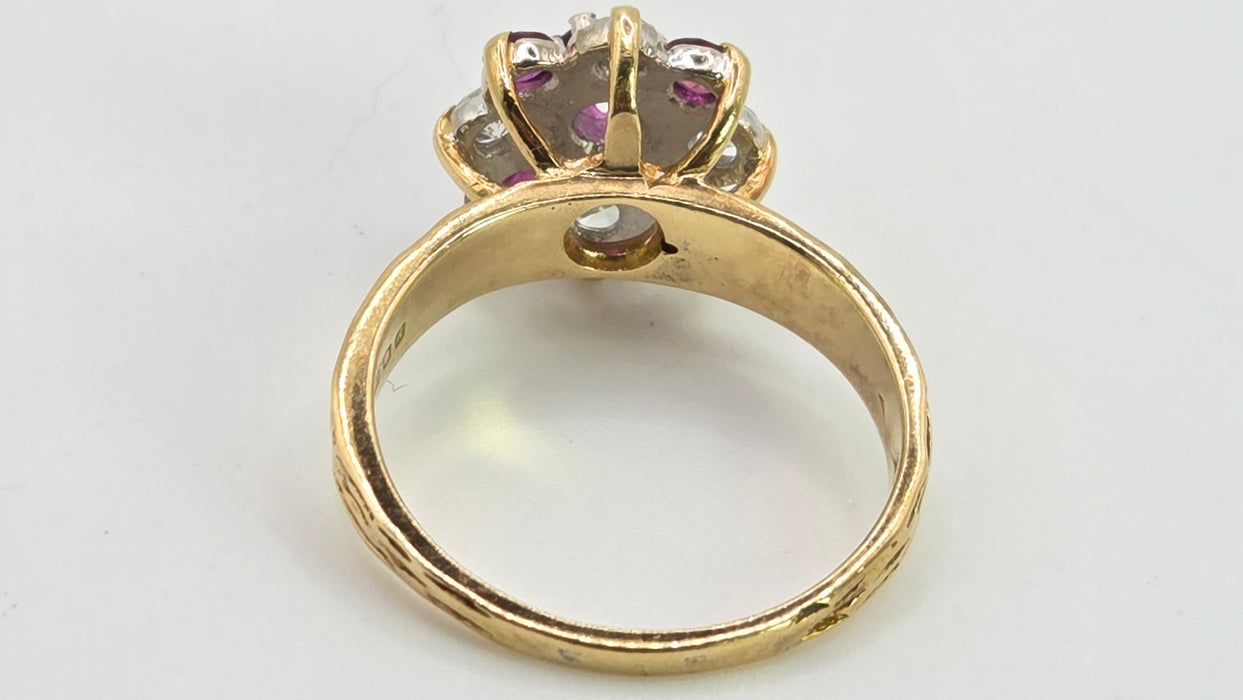 2715 Vintage 18ct Gold Rubies Diamonds Geometric Set Ring