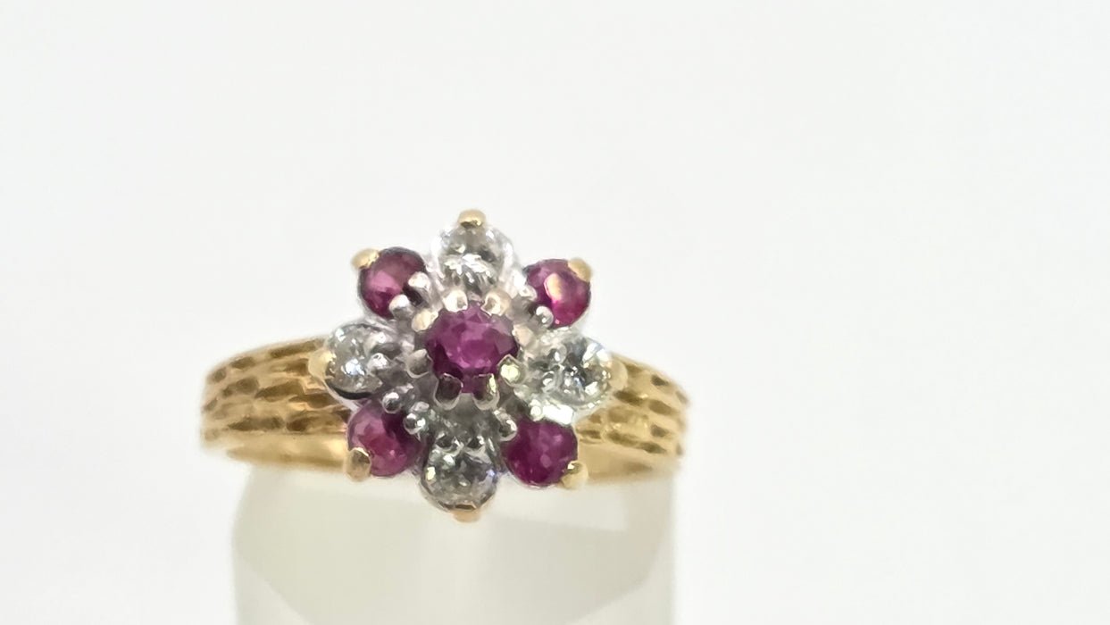 2715 Vintage 18ct Gold Rubies Diamonds Geometric Set Ring