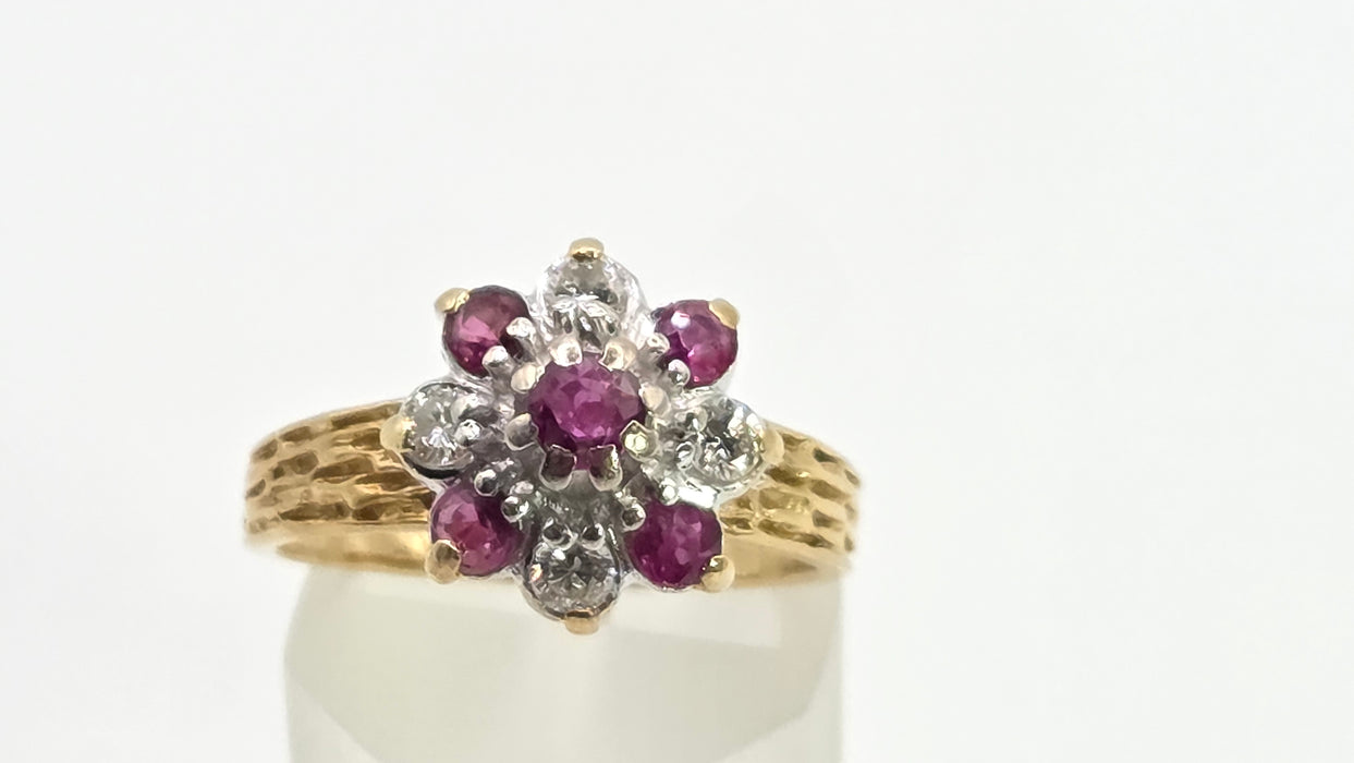 2715 Vintage 18ct Gold Rubies Diamonds Geometric Set Ring