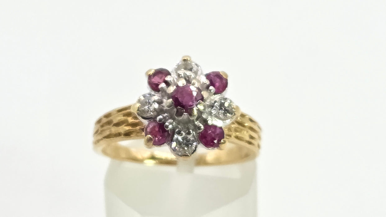 2715 Vintage 18ct Gold Rubies Diamonds Geometric Set Ring