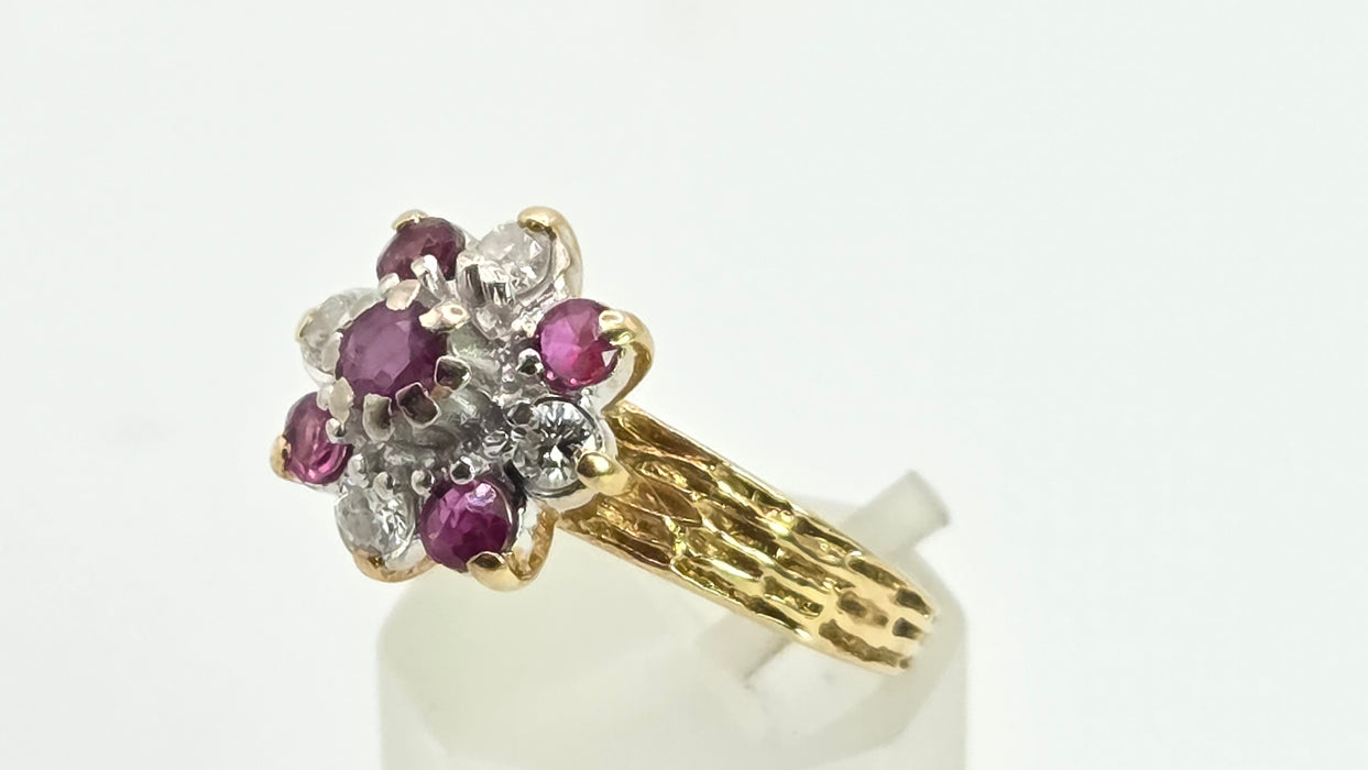 2715 Vintage 18ct Gold Rubies Diamonds Geometric Set Ring