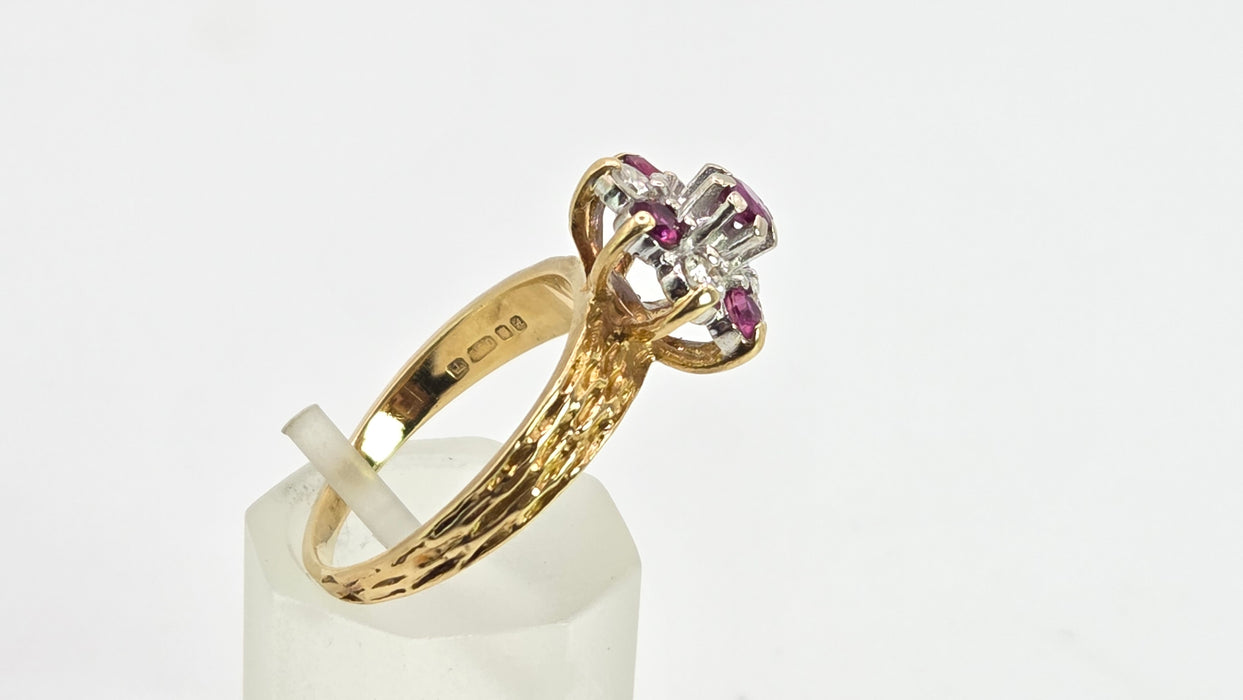 2715 Vintage 18ct Gold Rubies Diamonds Geometric Set Ring