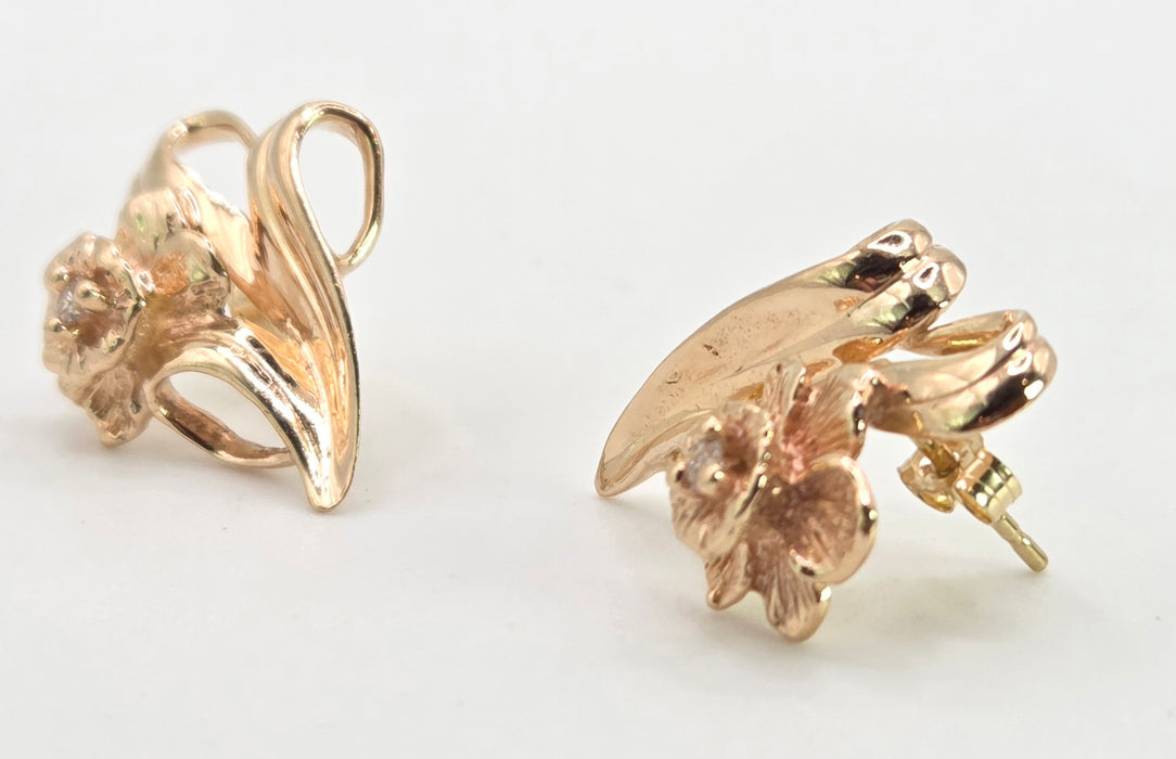 2758:  Vintage 14ct Gold Round Full Cut Diamonds Floral Stud Earrings