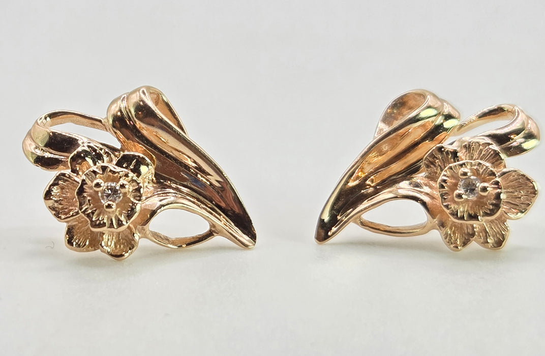 2758:  Vintage 14ct Gold Round Full Cut Diamonds Floral Stud Earrings