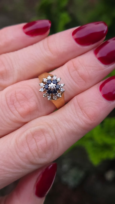 6065 Vintage: 18ct Yellow Gold French Blue Sapphire & Diamond Flower Head Ring — From 1960s