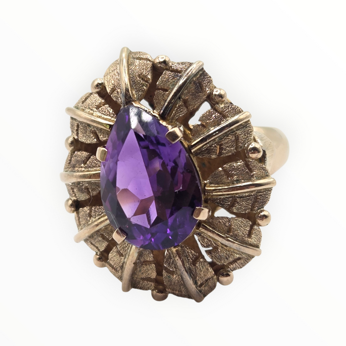 2753: Vintage 14ct Gold Cabochon Amethyst Leaf Design Statement Ring