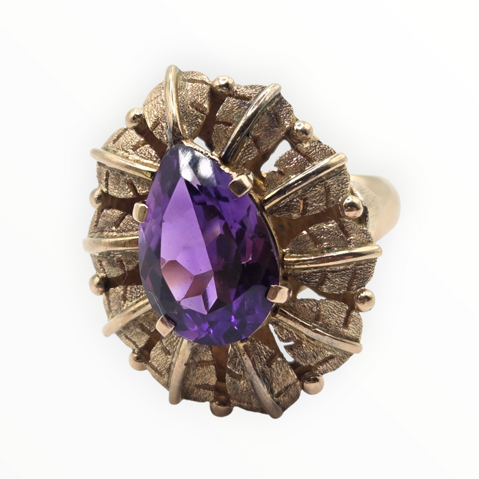 2753: Vintage 14ct Gold Cabochon Amethyst Leaf Design Statement Ring
