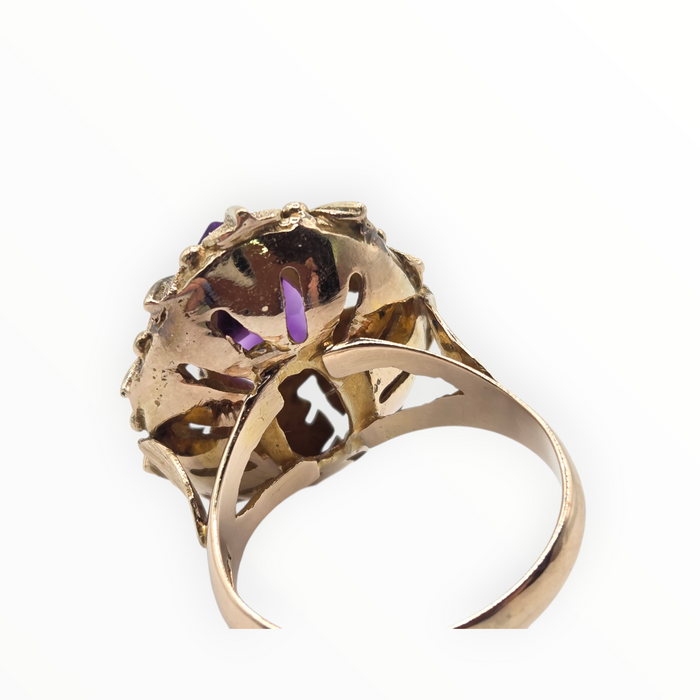 2753: Vintage 14ct Gold Cabochon Amethyst Leaf Design Statement Ring