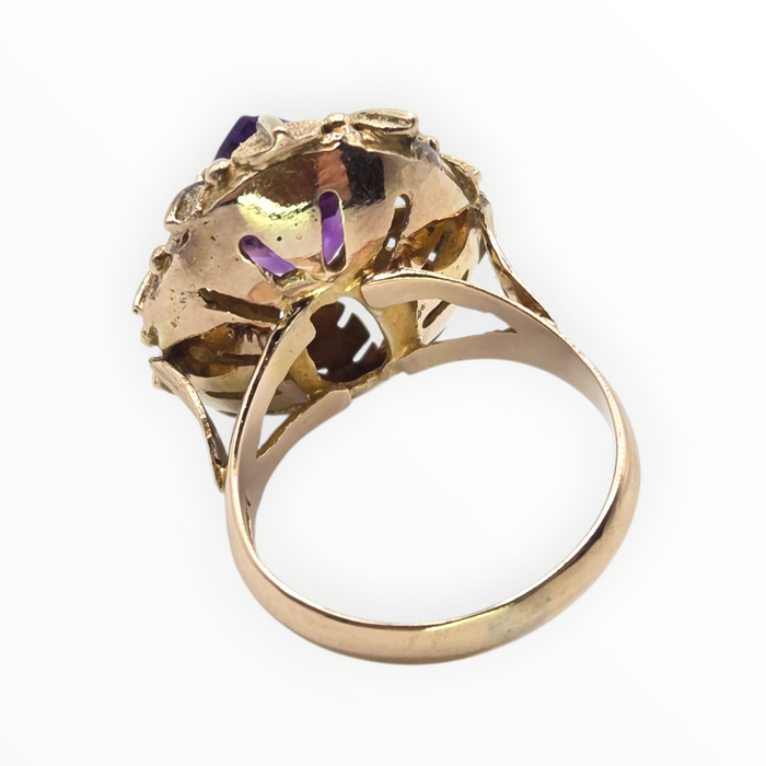2753: Vintage 14ct Gold Cabochon Amethyst Leaf Design Statement Ring