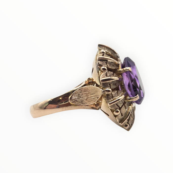 2753: Vintage 14ct Gold Cabochon Amethyst Leaf Design Statement Ring