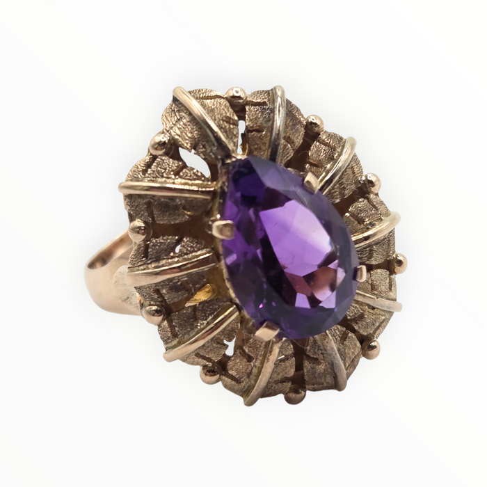 2753: Vintage 14ct Gold Cabochon Amethyst Leaf Design Statement Ring
