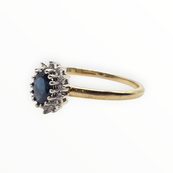 2762: Vintage 18ct Gold Blue Sapphire 16 Natural Diamonds Daisy Cluster Ring