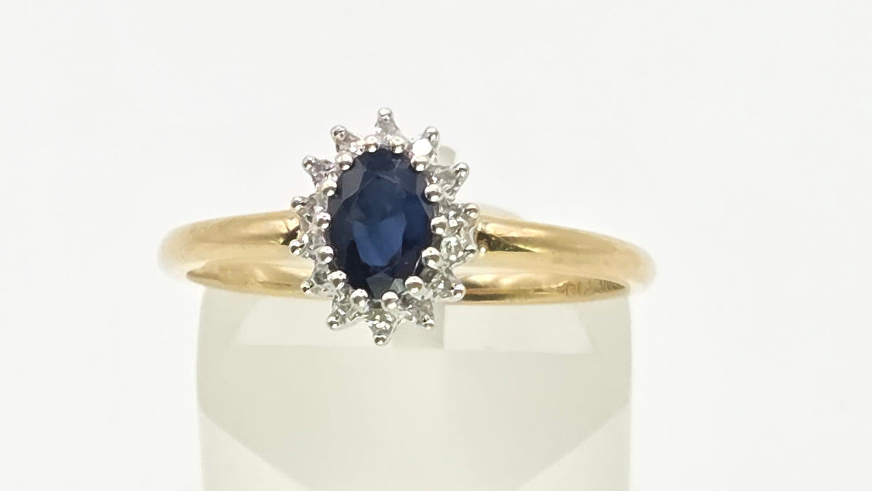 2762: Vintage 18ct Gold Blue Sapphire 16 Natural Diamonds Daisy Cluster Ring