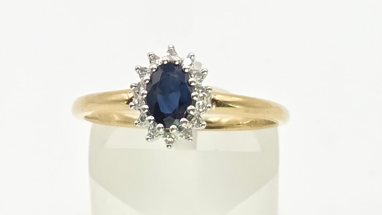 2762: Vintage 18ct Gold Blue Sapphire 16 Natural Diamonds Daisy Cluster Ring