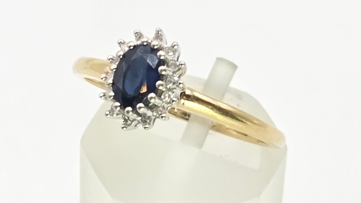 2762: Vintage 18ct Gold Blue Sapphire 16 Natural Diamonds Daisy Cluster Ring