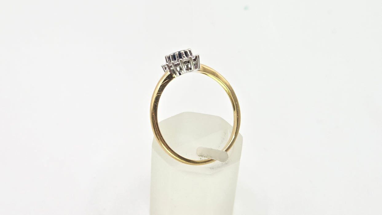 2762: Vintage 18ct Gold Blue Sapphire 16 Natural Diamonds Daisy Cluster Ring