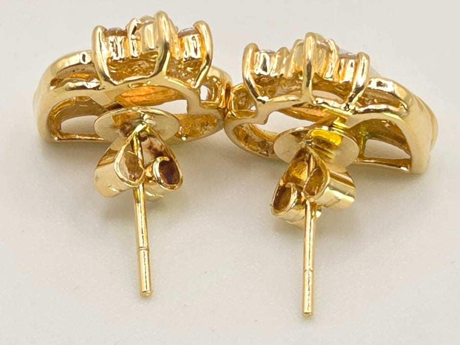 2767: Vintage: 18ct Gold White Opal Diamonds Stud Earrings