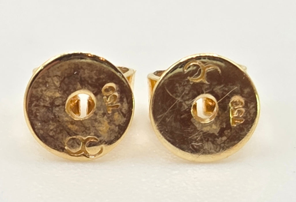 2767: Vintage: 18ct Gold White Opal Diamonds Stud Earrings