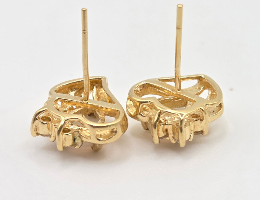 2767: Vintage: 18ct Gold White Opal Diamonds Stud Earrings