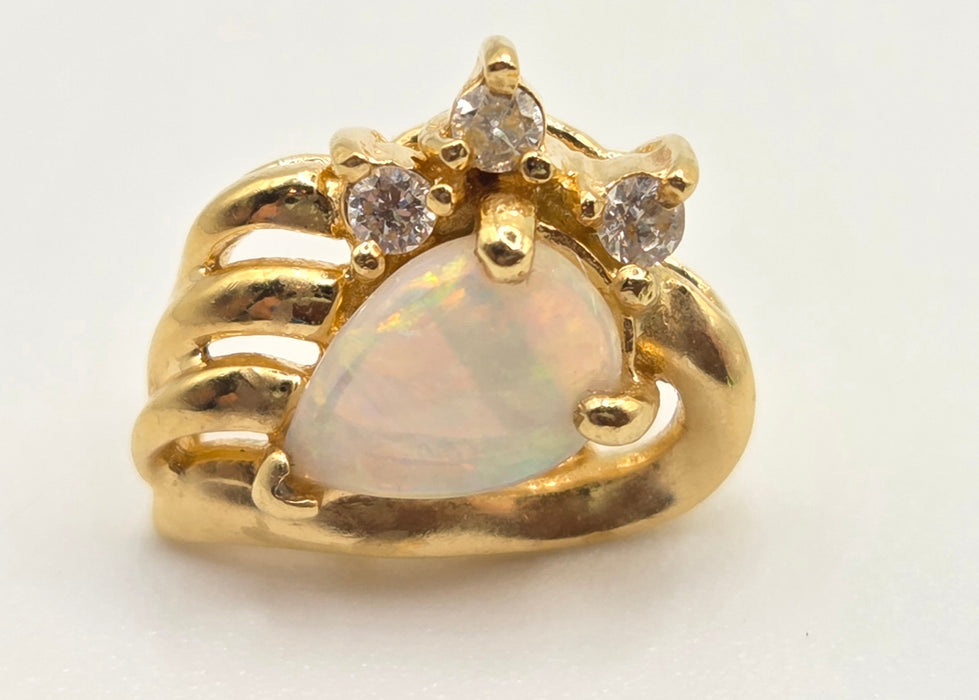2767: Vintage: 18ct Gold White Opal Diamonds Stud Earrings