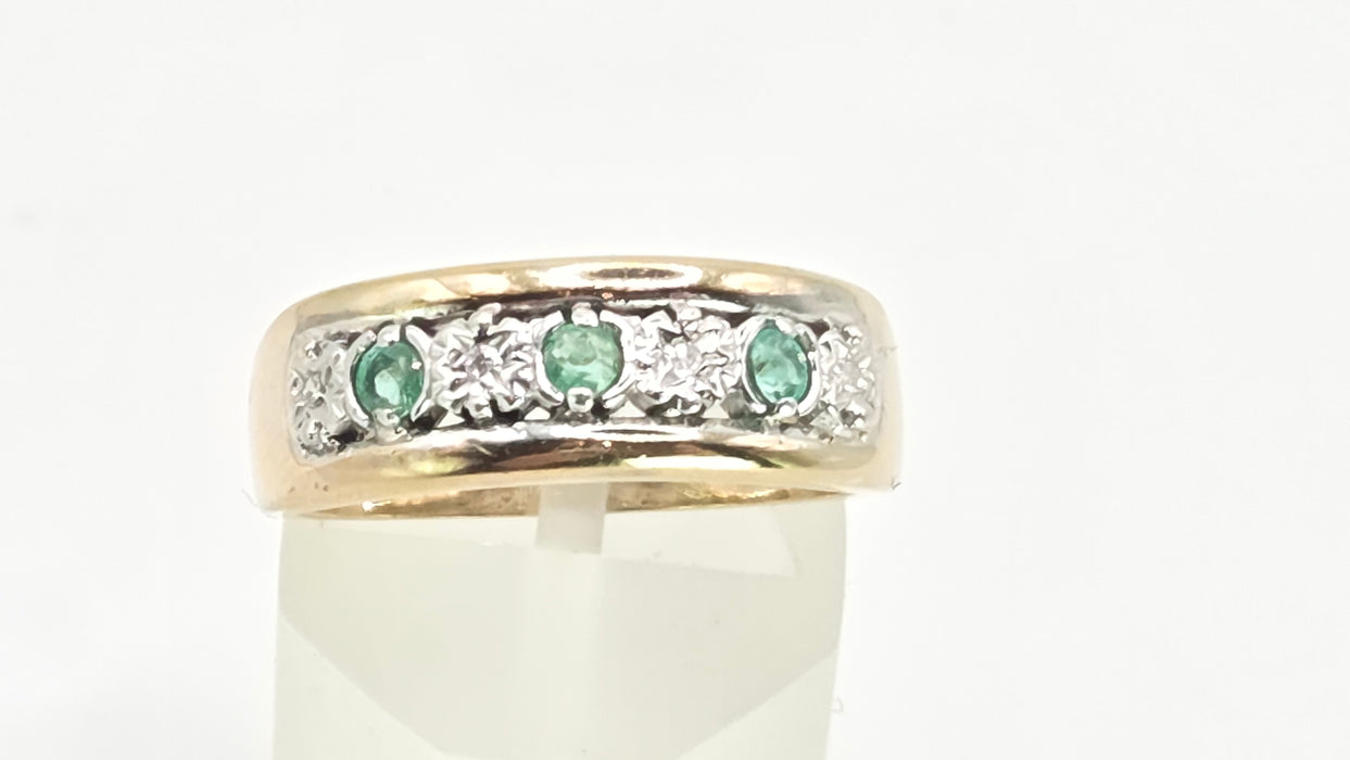 2769: Vintage 9ct Gold Emeralds Natural Diamonds Ring