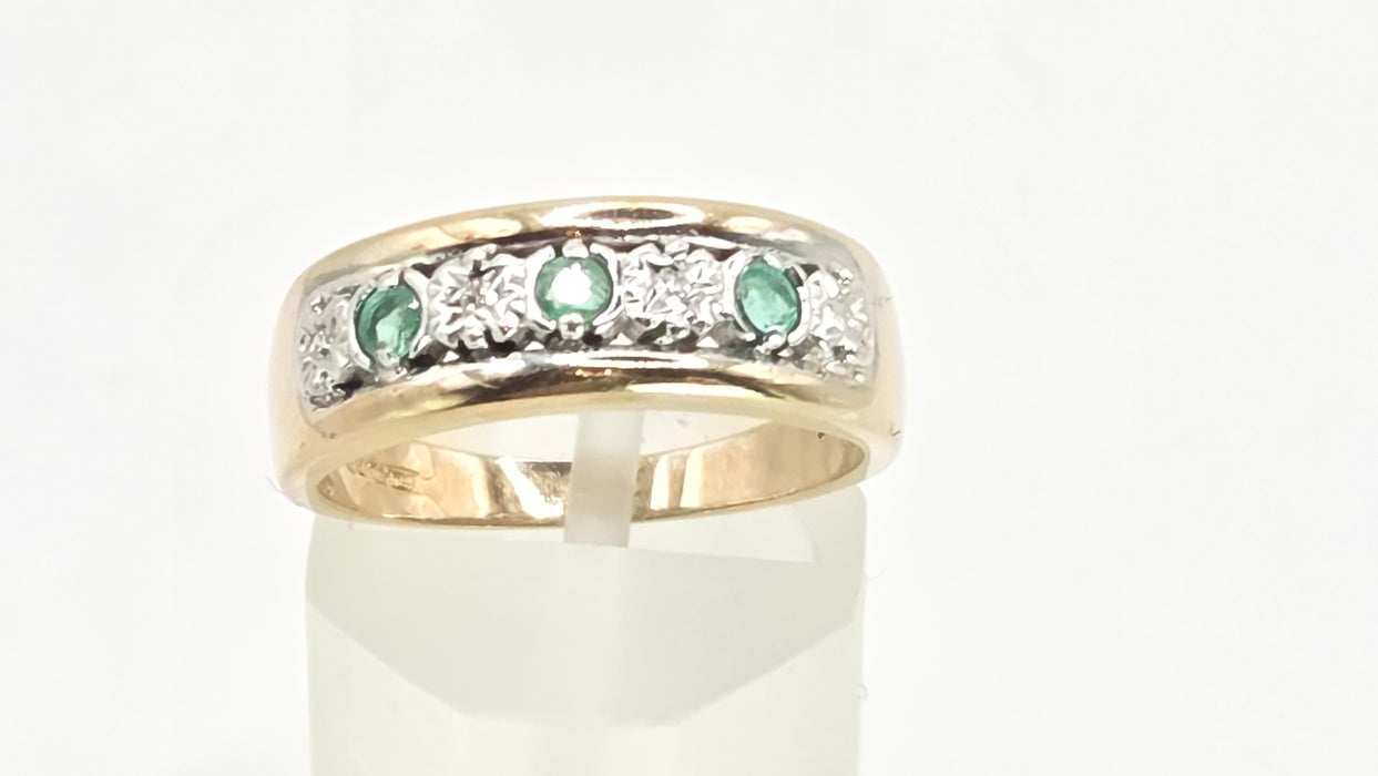 2769: Vintage 9ct Gold Emeralds Natural Diamonds Ring