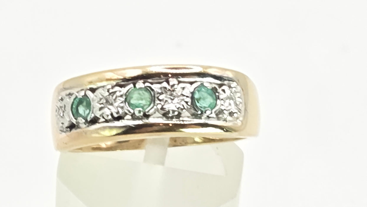 2769: Vintage 9ct Gold Emeralds Natural Diamonds Ring