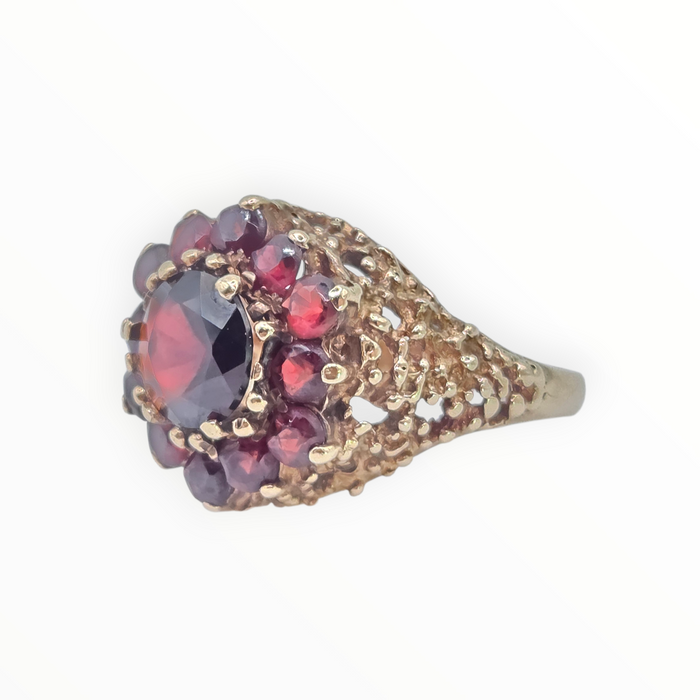 2959- Vintage 9ct Gold 12 Vivid Red Garnets Cluster Ring- Pre-1975