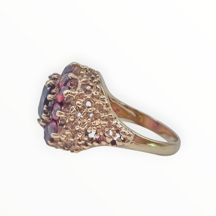2959- Vintage 9ct Gold 12 Vivid Red Garnets Cluster Ring- Pre-1975