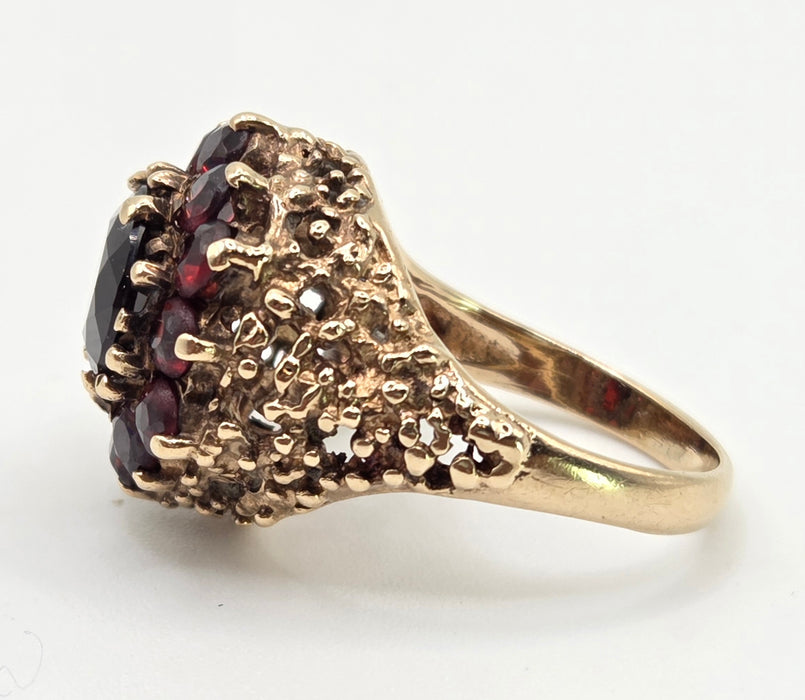2959- Vintage 9ct Gold 12 Vivid Red Garnets Cluster Ring- Pre-1975