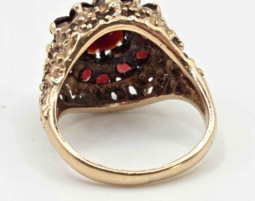 2959- Vintage 9ct Gold 12 Vivid Red Garnets Cluster Ring- Pre-1975
