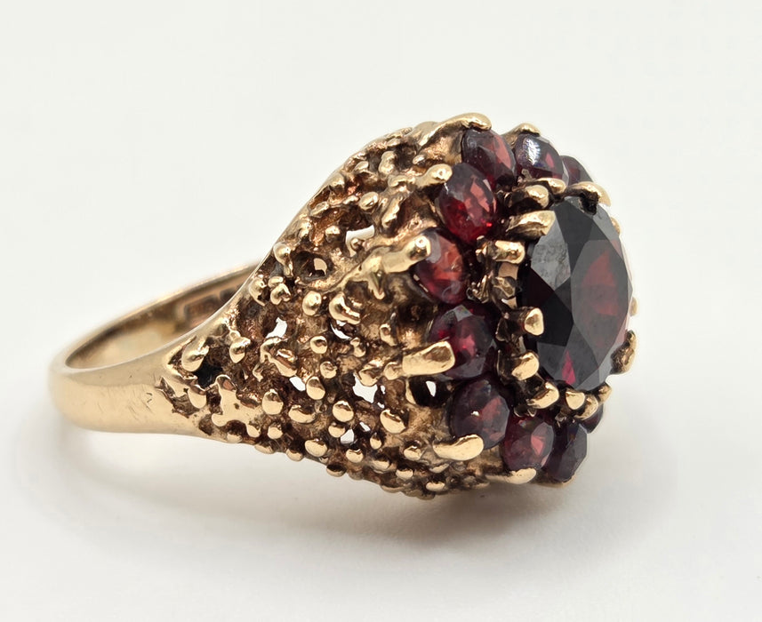 2959- Vintage 9ct Gold 12 Vivid Red Garnets Cluster Ring- Pre-1975