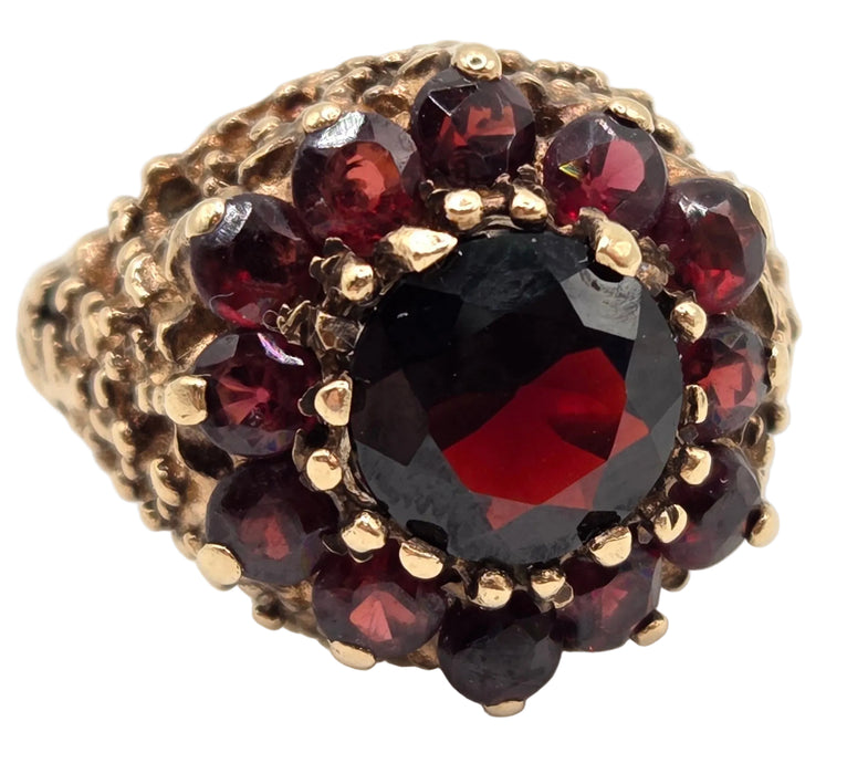 2959- Vintage 9ct Gold 12 Vivid Red Garnets Cluster Ring- Pre-1975
