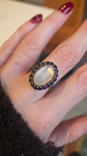 Cargar imagen en el visor de la galería, 1725: Vintage:18ct Gold Large Moonstone (7ct) 18 Blue Sapphires Cocktail Ring
