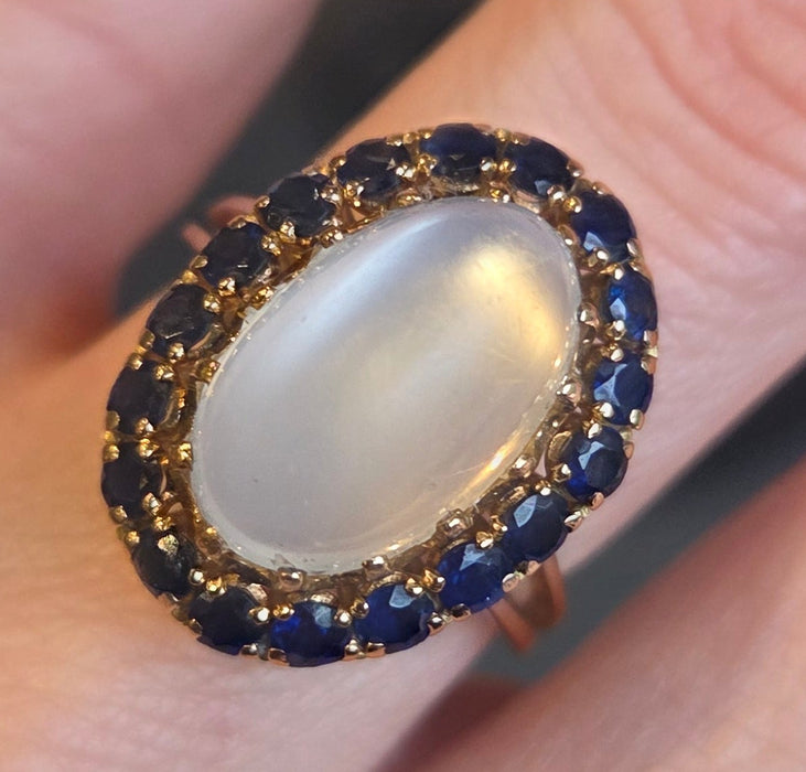 1725: Vintage:18ct Gold Large Moonstone (7ct) 18 Blue Sapphires Cocktail Ring