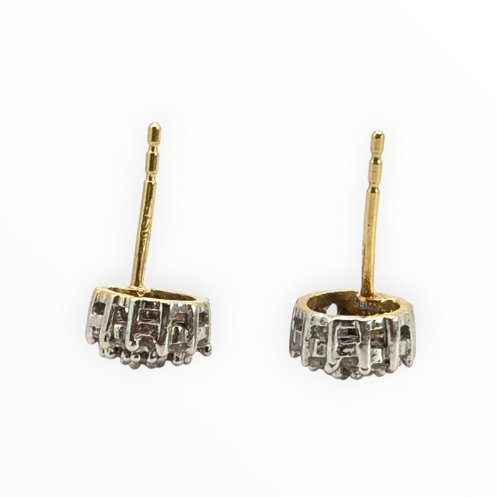 2816 Vintage 18ct Gold Natural Sparkling Diamonds Stud Earrings