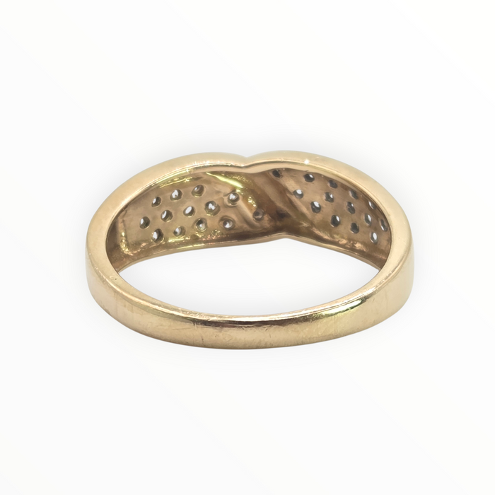2834: Vintage 9ct Gold Sparking Natural Diamonds Dress Ring