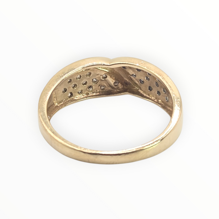 2834: Vintage 9ct Gold Sparking Natural Diamonds Dress Ring