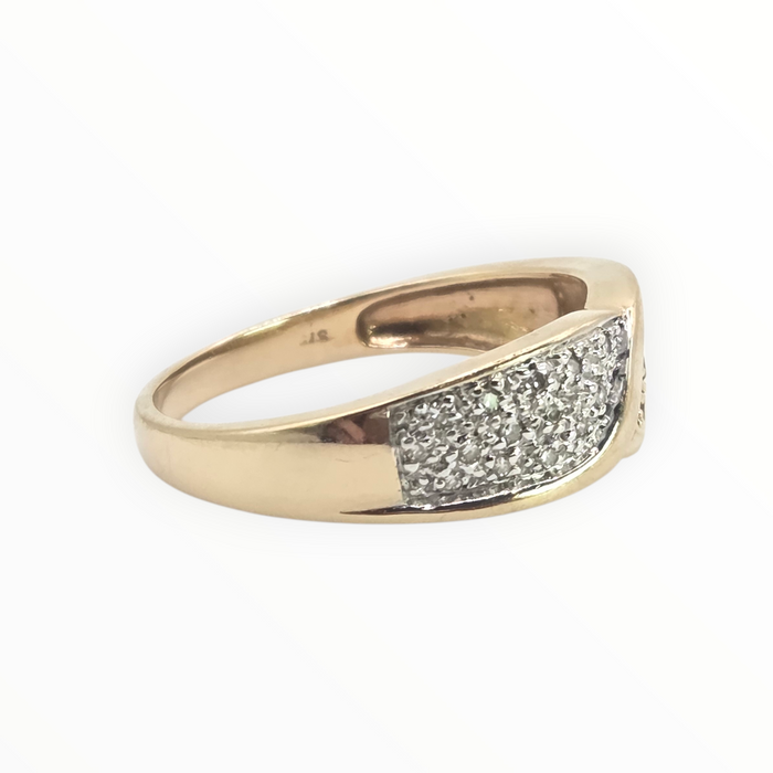 2834: Vintage 9ct Gold Sparking Natural Diamonds Dress Ring