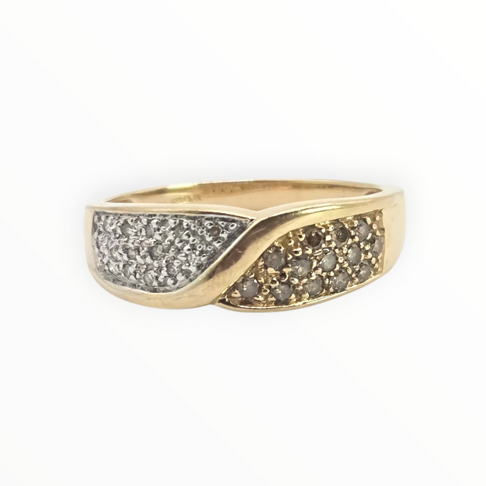 2834: Vintage 9ct Gold Sparking Natural Diamonds Dress Ring