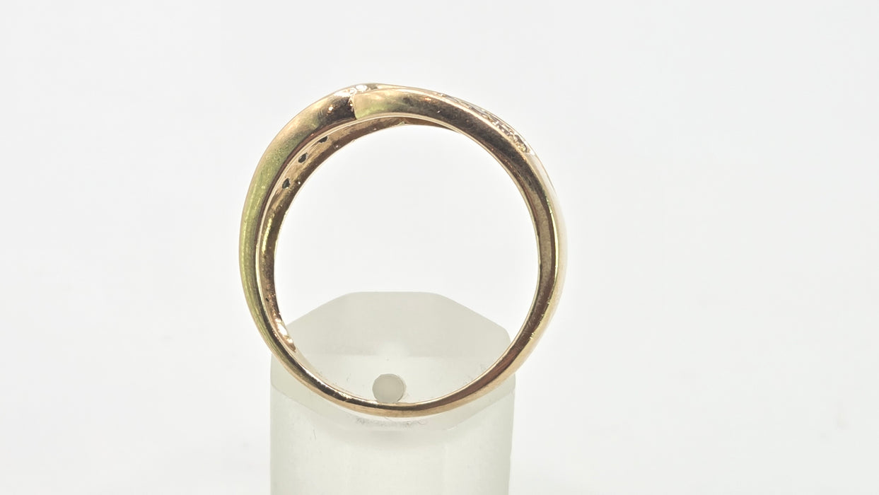 2834: Vintage 9ct Gold Sparking Natural Diamonds Dress Ring