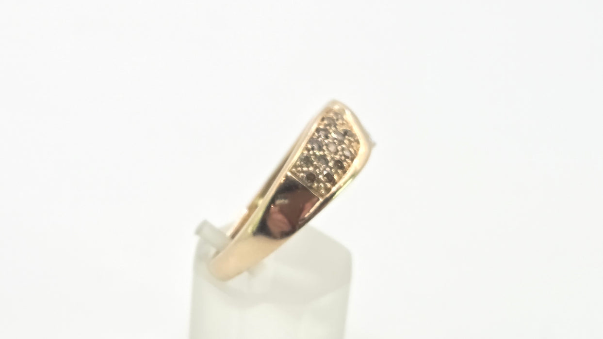 2834: Vintage 9ct Gold Sparking Natural Diamonds Dress Ring