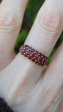 Load image into Gallery viewer, 0726: Vintage: 9ct Gold 20 Garnets Tiered Dress Ring
